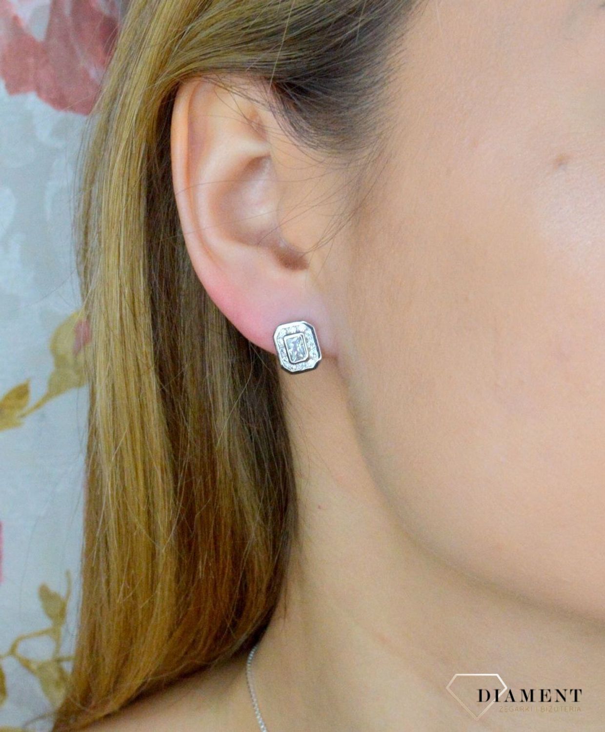 Kolczyki damskie  Prostokątne zwierciadło  K 2487 Srebrne kolczyki zapinane na ponadczasowe zapięcie typu sztyft, zostały wykonane z najwyższej jakości srebra próby 925. Idealny pomysł na prezent.jpg